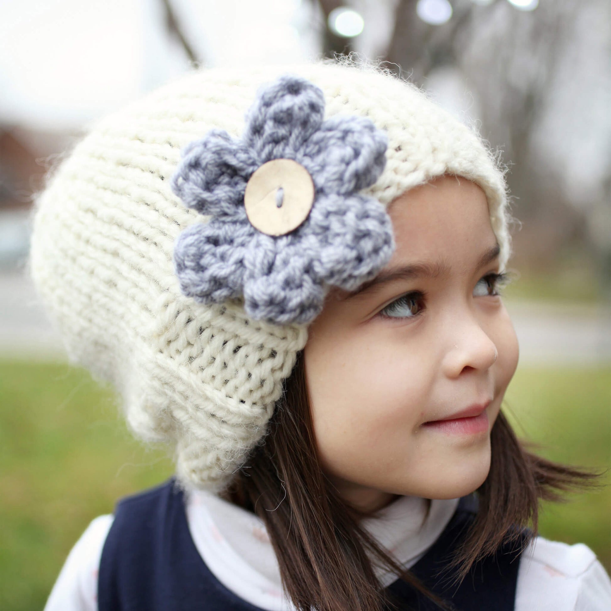 an easy and quick to knit slouchy hat knitting pattern modelled on a girl