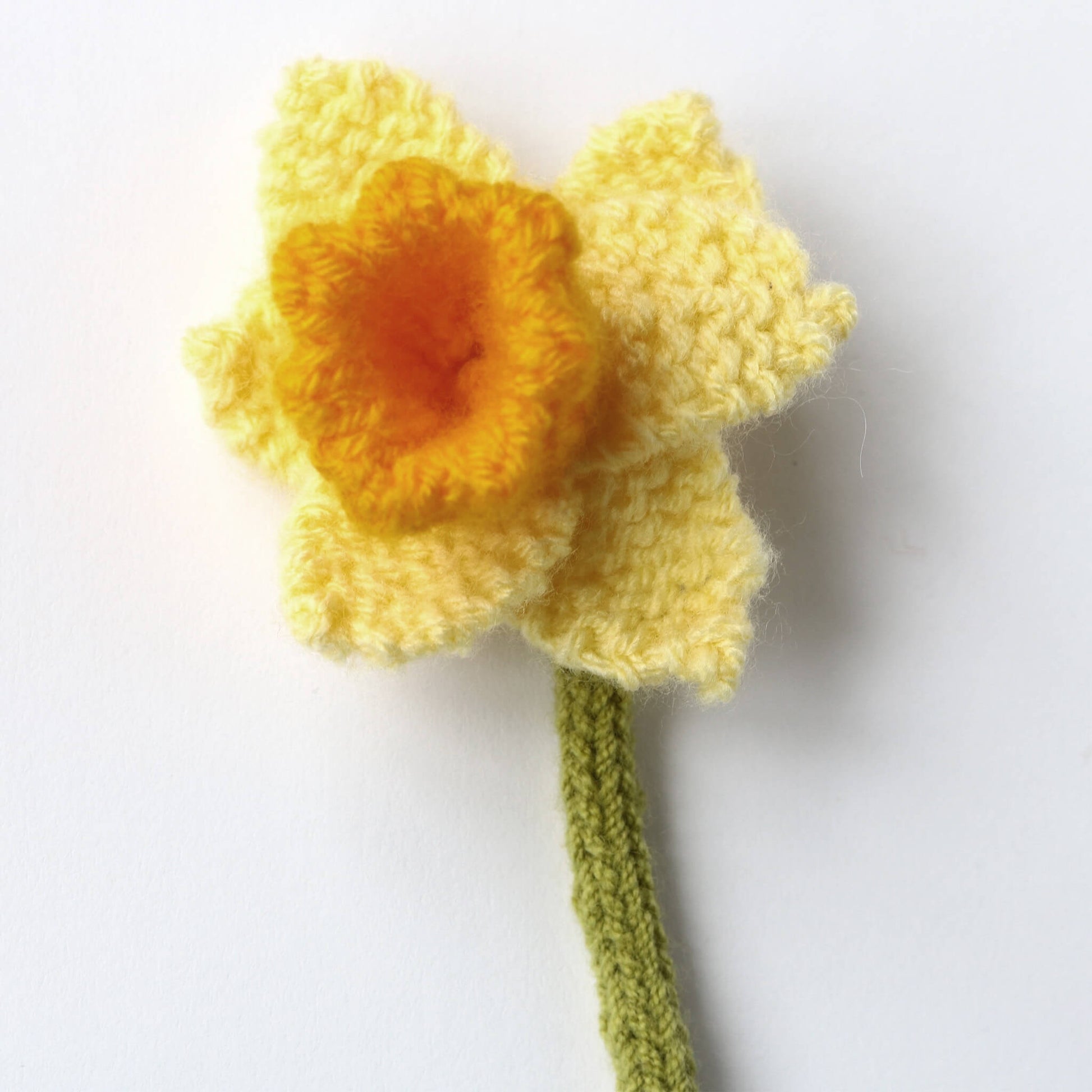 a flowers knitting pattern for daffodils