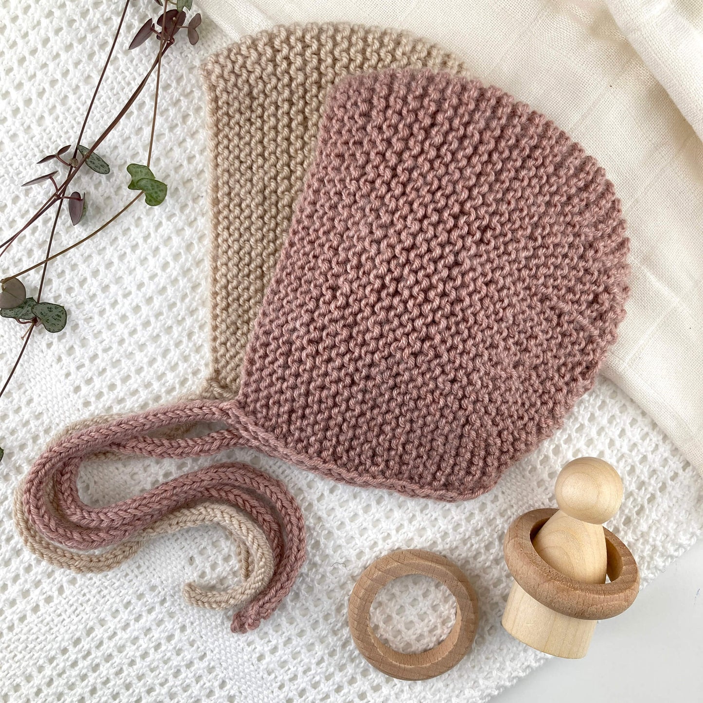 Knitting pattern for baby bonnets 