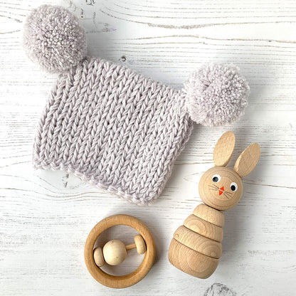 simple knitting pattern for baby hat with pompoms